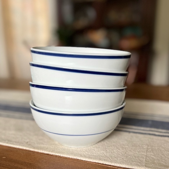 4 ONEIDA Maitre d' De Porcelain 6" Cereal Bowls White with Blue Bands Excellent - Picture 1 of 7